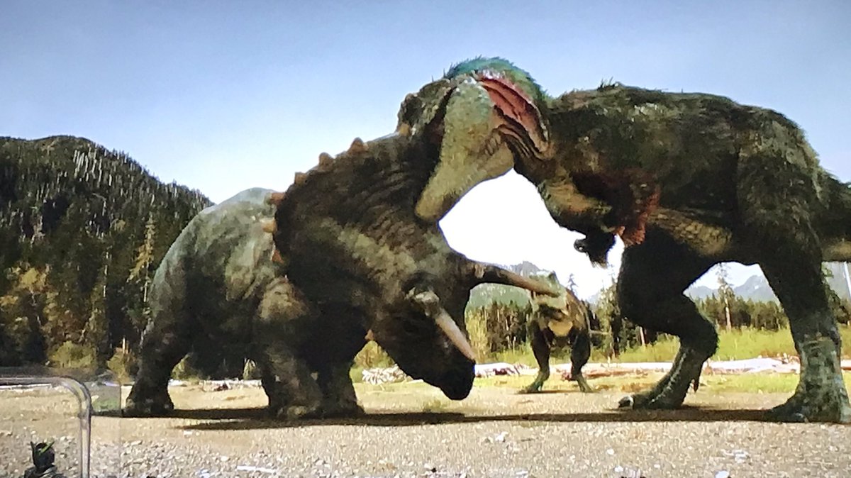 ソウル Pa Twitter 恐竜超世界と一緒に 恐竜超図鑑という５分くらいの番組も録画してたんだけど そこで ティラノサウルスがトリケラトプスに噛みついて リュウソウジャーでティラミーゴがメルトの足に噛みついたのは だからか と思った たぶん いや絶対関係