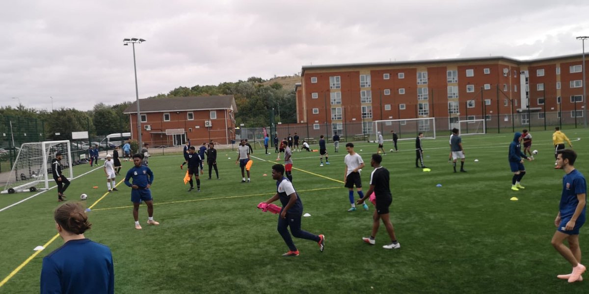 IconicSACandE's tweet photo. Great to see the NCC students at Beckton today in preparation for the season @whufoundation @NewCityCol @towerhamletscol @RedbridgeColleg https://t.co/BI24jrPAh1