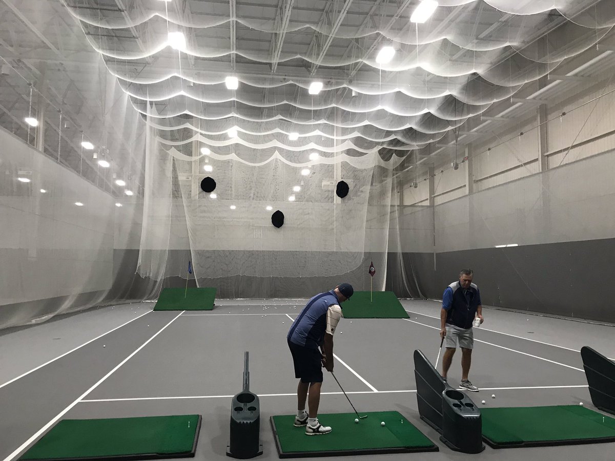 jayblasi's tweet photo. If you are gonna get stuck in a major rain delay, no better spot in Wisconsin than @SentryWorld #simulator #pingpong #indoorrange #bevcart https://t.co/AYSIMbEIhA