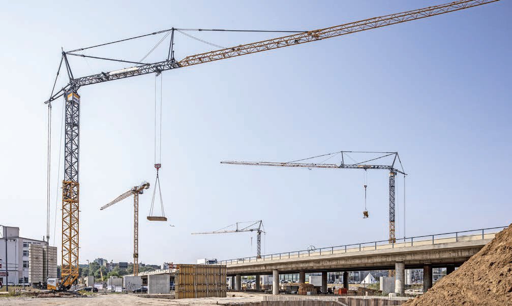 lubeaboom's tweet image. Self-erecting cranes have been popular in Europe for many years, but this report from @CranesToday suggests that OEMs may have their eye on North American builders as the pace of innovation accelerates. bit.ly/34bKffx #SlickJustGotSlicker