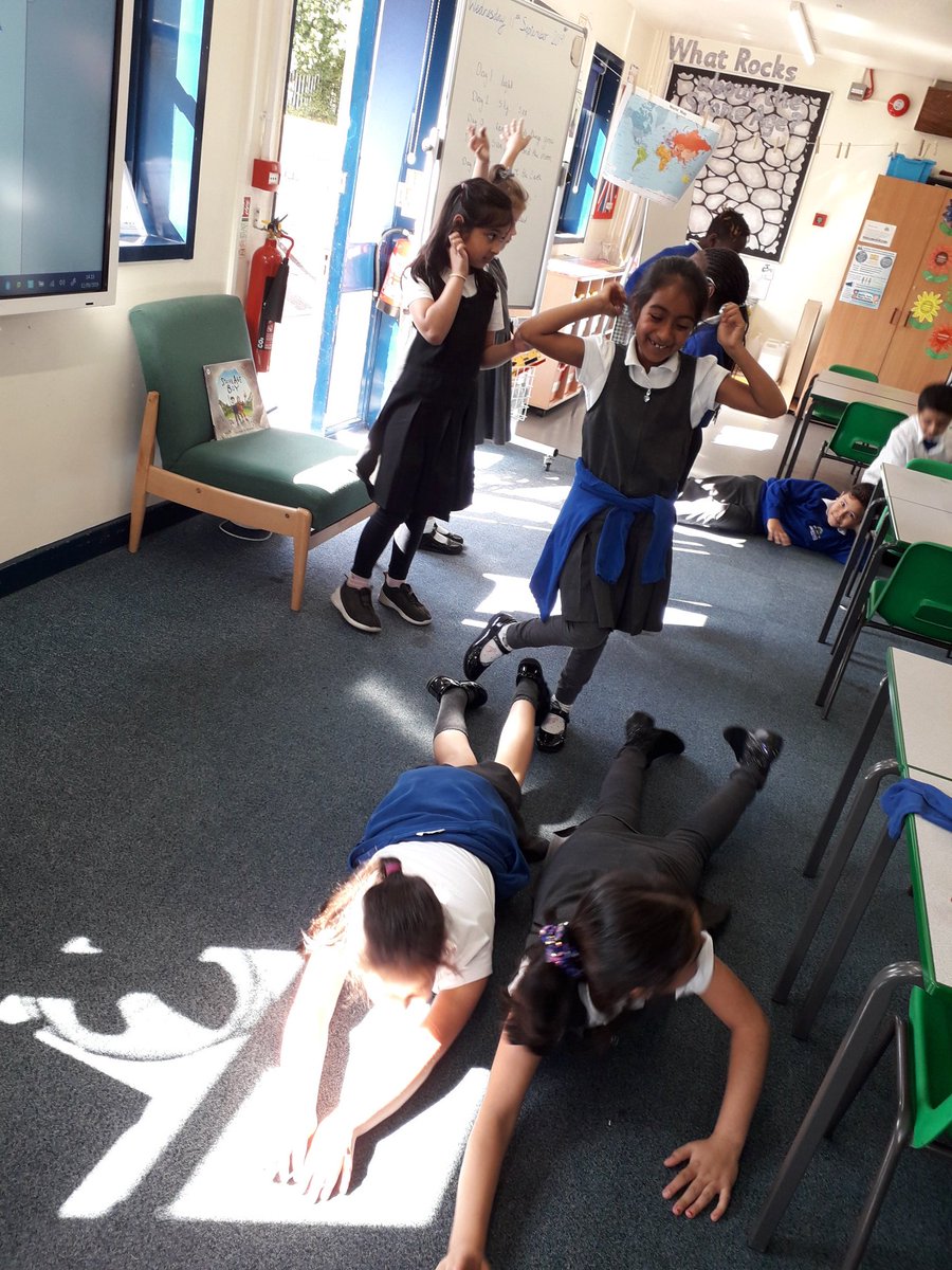 Rowlatts_TMET's tweet photo. Year 3 are busy freeze framing the 7 days of the creation story #rhre #bible #genesis #challenge https://t.co/lnSedrsWGo