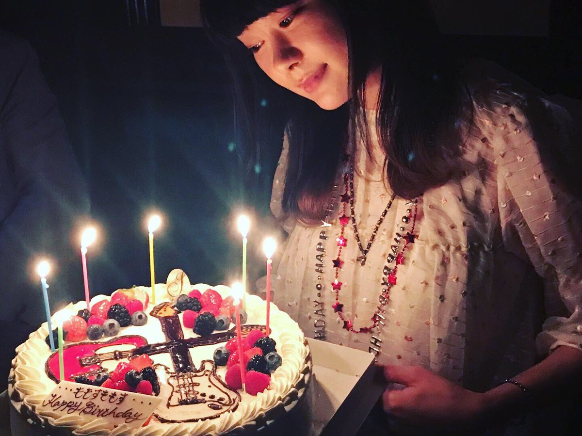 ももすももす A Twitteren 誕生日に食べるギターおいしい ももすももす A Twitteren 誕生日に食べるギターおいしい