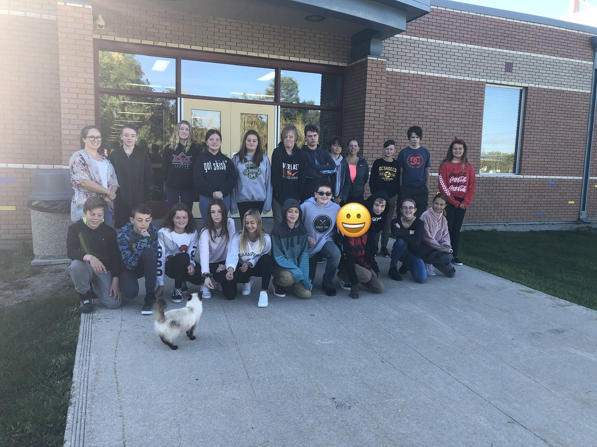 WbsGrade78's tweet photo. Our first class picture!  Made even better by the beautiful cat that just so happens to be Jen’s! https://t.co/rmrnTvKrDG