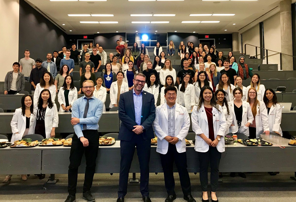 ONOptometrists's tweet photo. Our President, Dr. Josh Smith, visited the Canadian Association of Optometry Students at @UWaterloo yesterday. 👋👀
Welcome Class of 2023! 🥳@caostudents 
#futureeyedocs #optometry https://t.co/0oX2RdhKou