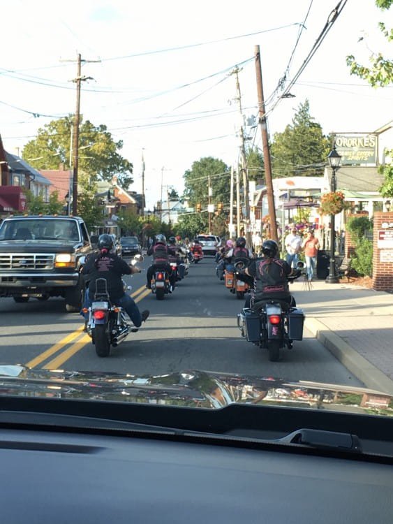 R0xsey's tweet photo. Riding through Gettysburg #Fierce12 #LeatherandLaceMC #Sisters https://t.co/jJueCiFyNz
