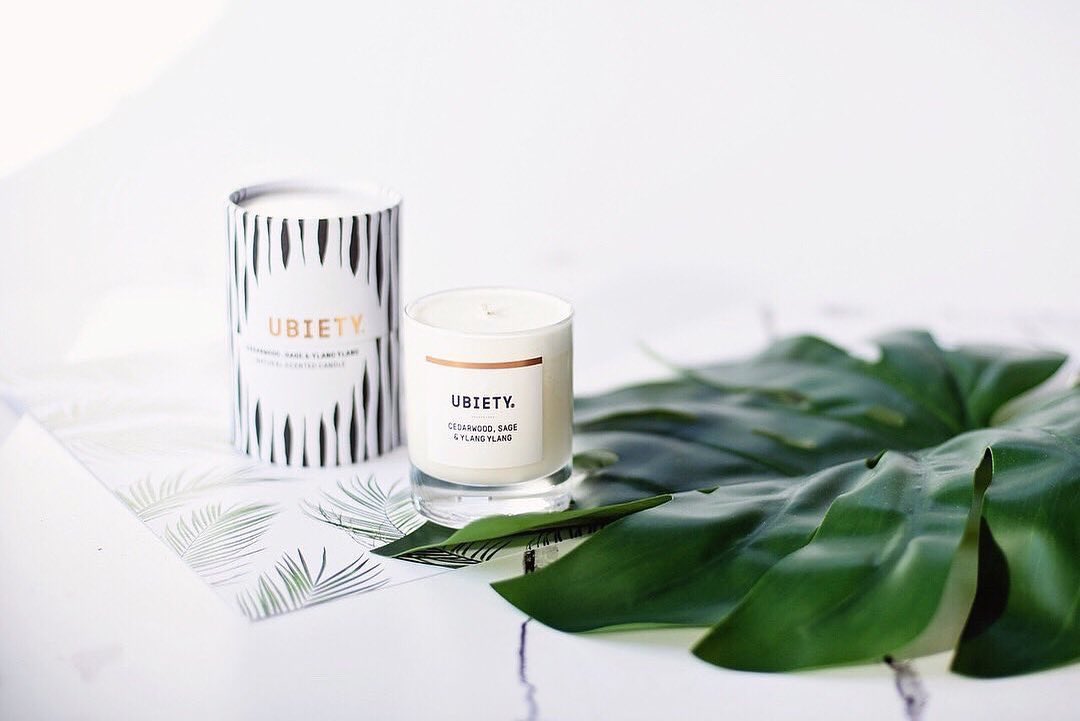 If great smelling, stylish interiors are your thing, step this way. Our Calming Natural Candle is a soothing blend of essential oils chosen to promote calm &amp; relaxation. Now also in a diffuser. 

Photo <a href="/AnnaBowkis/">Anna Bowkis</a> #findubiety 
findubiety.com/products/natur…

#interiorsinspo #botanicals