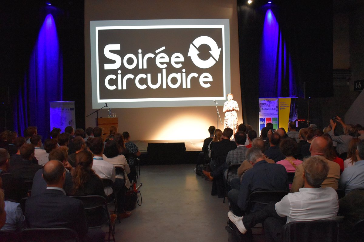 TUAWest1's tweet photo. Zo'n 150 gegadigden kwamen gisteren opdagen in evenementenhal Depart in Kortrijk voor de sectoroverschrijdende circulaire avond met getuigenissen.
@Pictanovo @InterregFWVL @OCWVL @Pictanovo @Wapshub  @LmeIncubation 
 
https://t.co/JyZmFxT7CA https://t.co/8iG1ajBGJk