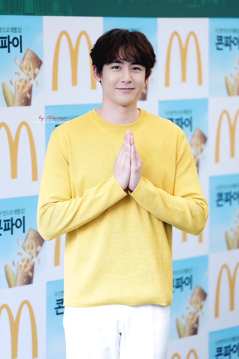 BOBBARBO's tweet photo. ของมันต้องกินอะเนอะทาสการตลาดมาก😂😂😂😂😂
#CornPie #McDonalds #Nichkhun https://t.co/wVqRUpCtI1
