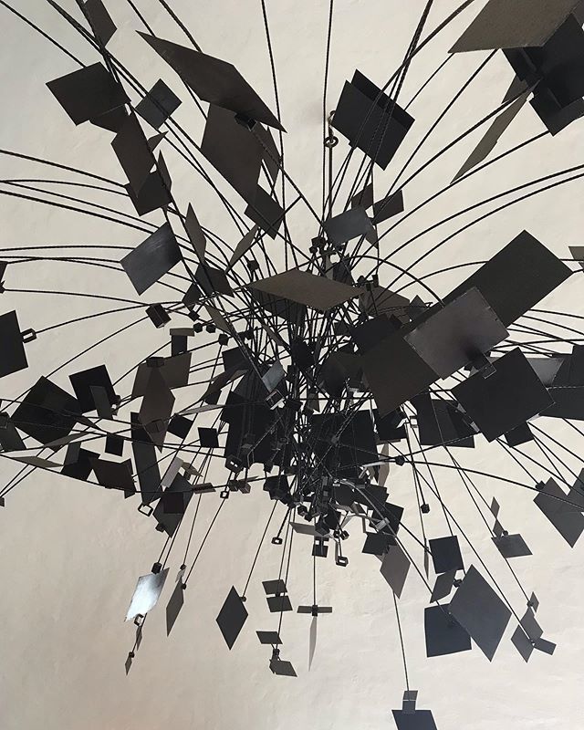 Giant black chandelier! ift.tt/2NW88SE