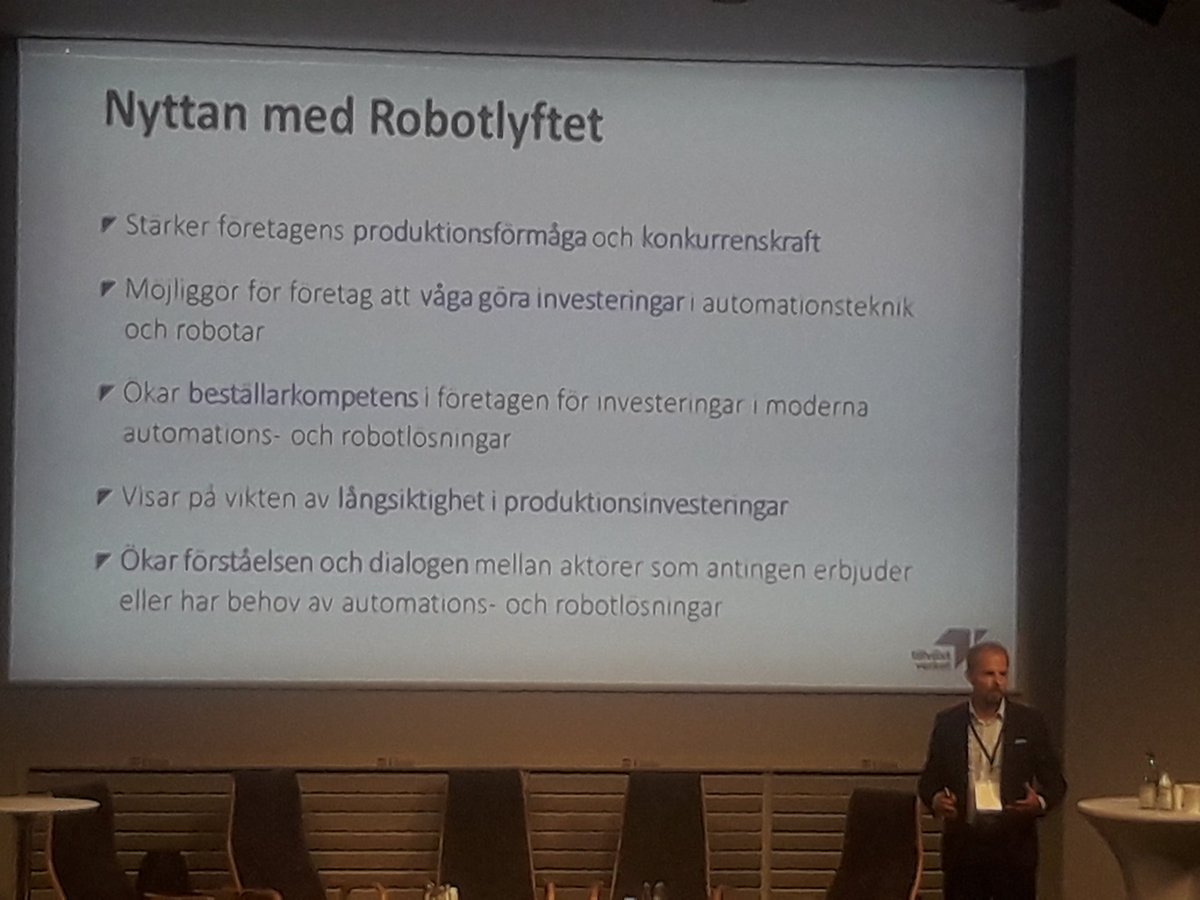 JensvAx's tweet image. @Robotkonf_Elmia Kul med fullsatt,290 pers, på robotkonferens. Här presenteras bla nyttan med #robotlyftet. #smartindustri på riktigt.