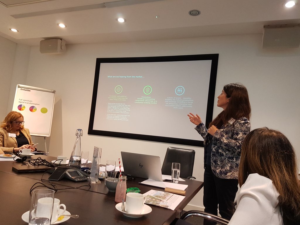 Gai3gee's tweet photo. Listening to @laoiseflanagan
With @ForwardLadies #FLManchester
#WednesdayThoughts #womenentrepreneurs #womensinspire https://t.co/l1GTa7LjtZ