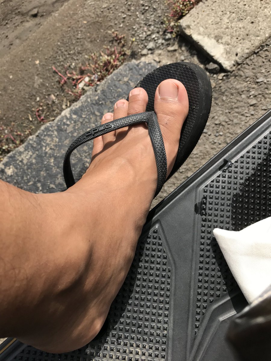 daraprayoga_'s tweet photo. #OrangKayaGaTau betapa pentingnya posisi kaki kayak gini pas abis cuci motor https://t.co/KFtupJrCrg