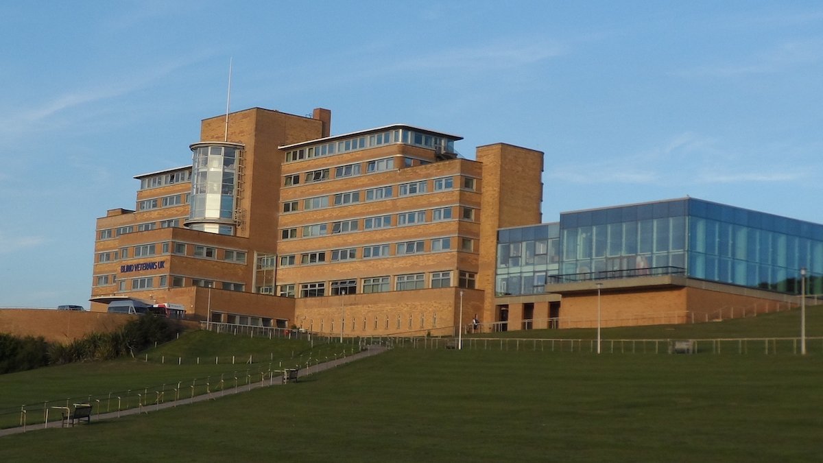 johnhelmer's tweet image. How #virtualreality helped one blind veteran to see again. Check out the first episode of my new podcast, The Learning Hack, where I interview Sam Watts of Make Real. @vr_sam @MakeRealVR #learning #learninganddevelopment #newpodcast #training ow.ly/2K1x30pvyzx