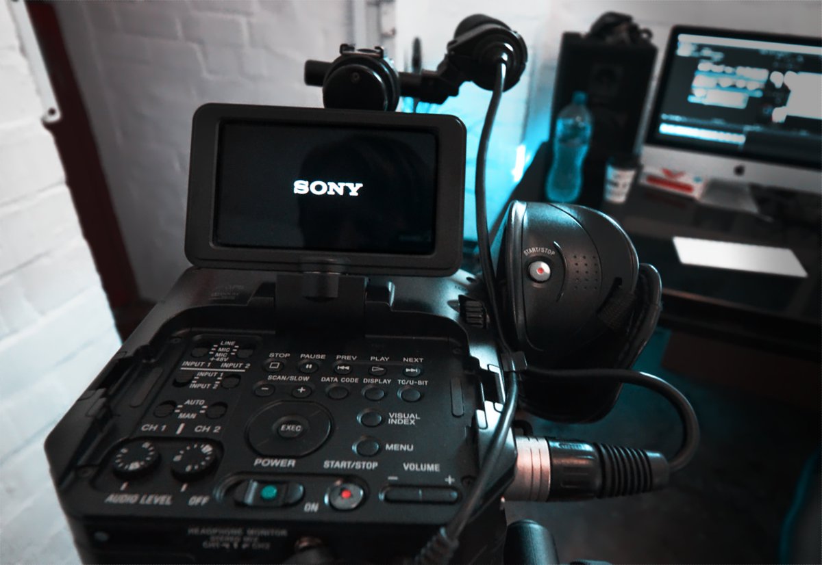 Euvrard_Loubser's tweet photo. Love the Cam❤️🎥Great for docie/reality stuff, when you need continuous shooting with longer takes. Awesome high speed Super 35mm sensor, also shoots up to 240fps in 1080p #Sony #FS700 #CMOS #SonyNEX #SonyFS7 #PXWFS7 #35mm #CMOS #FullFrame #cameraporn #CapeTownFilmmaker https://t.co/2lw8EI4IhN