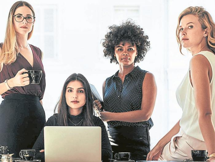 jjoselitran's tweet photo. Acelerar a más #mujeres en roles directivos no solo es lo correcto, sino que tiene sentido para los negocios. Una cultura de equidad de género es el primer paso para formar y crear canales de liderazgo, en los cuales, ellas se convierten en protagonistas.
https://t.co/KJmvUtwuL5 https://t.co/pFXju8Nsk0