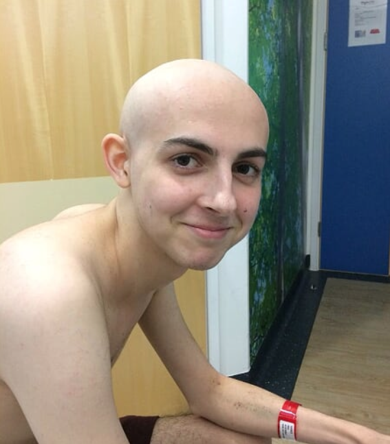 AnthonyNolan's tweet photo. 🚨There is currently no one on the register who is a perfect match for Alex. He was a regular uni student whose life was knocked on its side by a diagnosis that no one would ask for. 

We urgently need more #lifesavers- if you're 16-30, sign up now👉https://t.co/1ZsJ1C6UPx Pls RT https://t.co/bQi2iolMO9