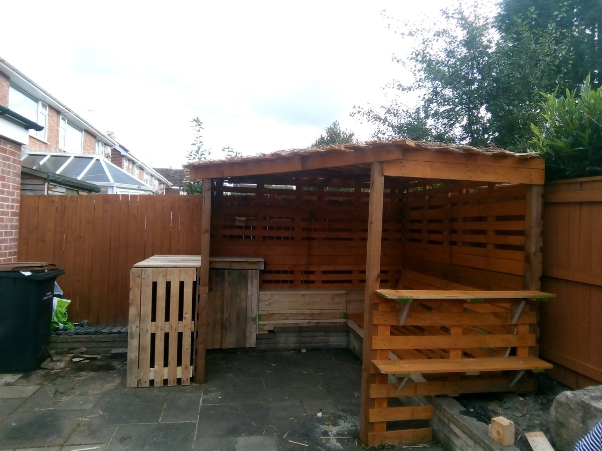 paulmurphy1812's tweet photo. Another happy customer. Finally finished Lauren and Dan's Hut with @SMurphyMakes72 https://t.co/tLgMfZiRjd