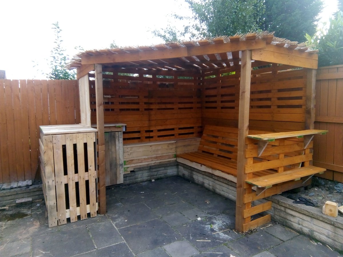 paulmurphy1812's tweet photo. Another happy customer. Finally finished Lauren and Dan's Hut with @SMurphyMakes72 https://t.co/tLgMfZiRjd