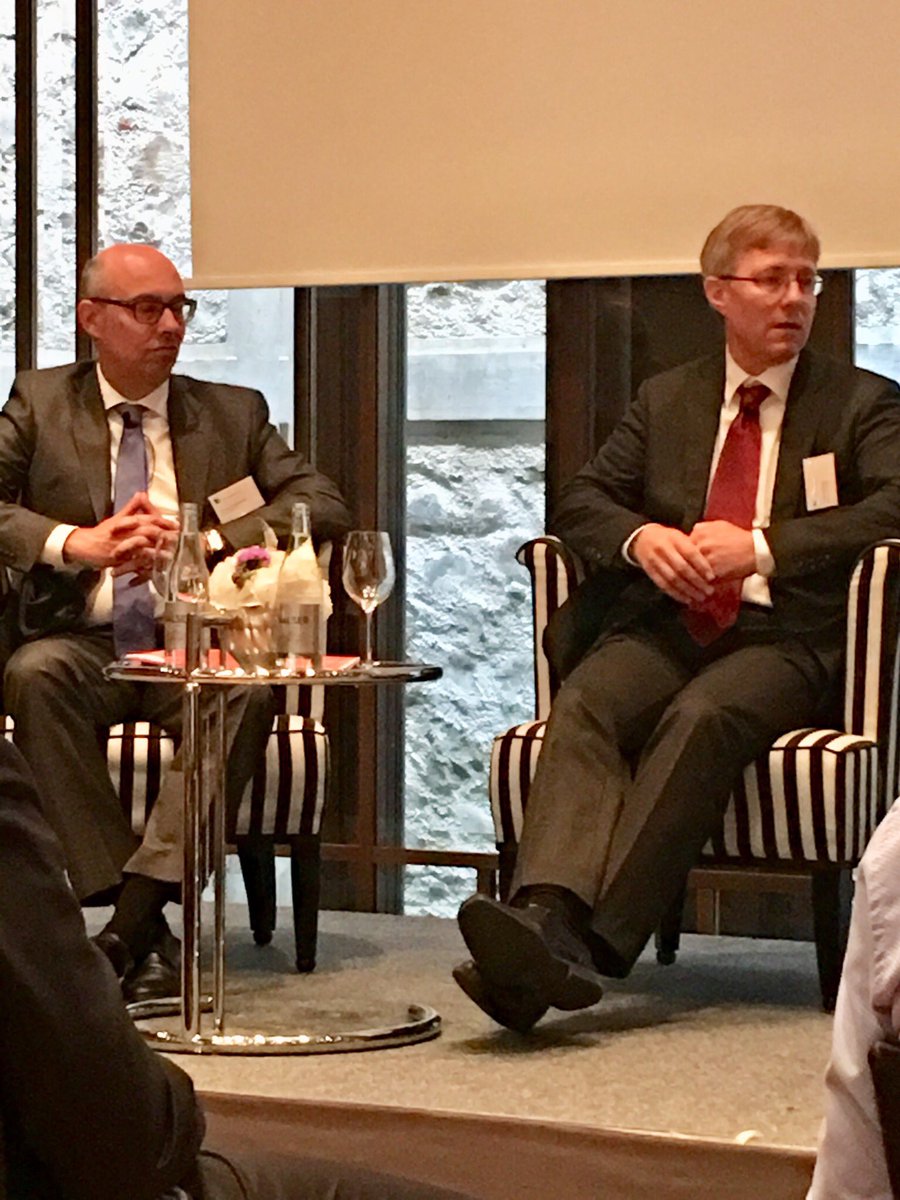Jackie_Etter's tweet photo. Wo sollten #Pensionskassen schÀrfer hinsehen? Diskussion mit Experten nach Impulsreferat Prof. Sconamiglio von #IAZI #Immobilien @Complementa_AG @irf_reputation https://t.co/9cN8Zs77nB