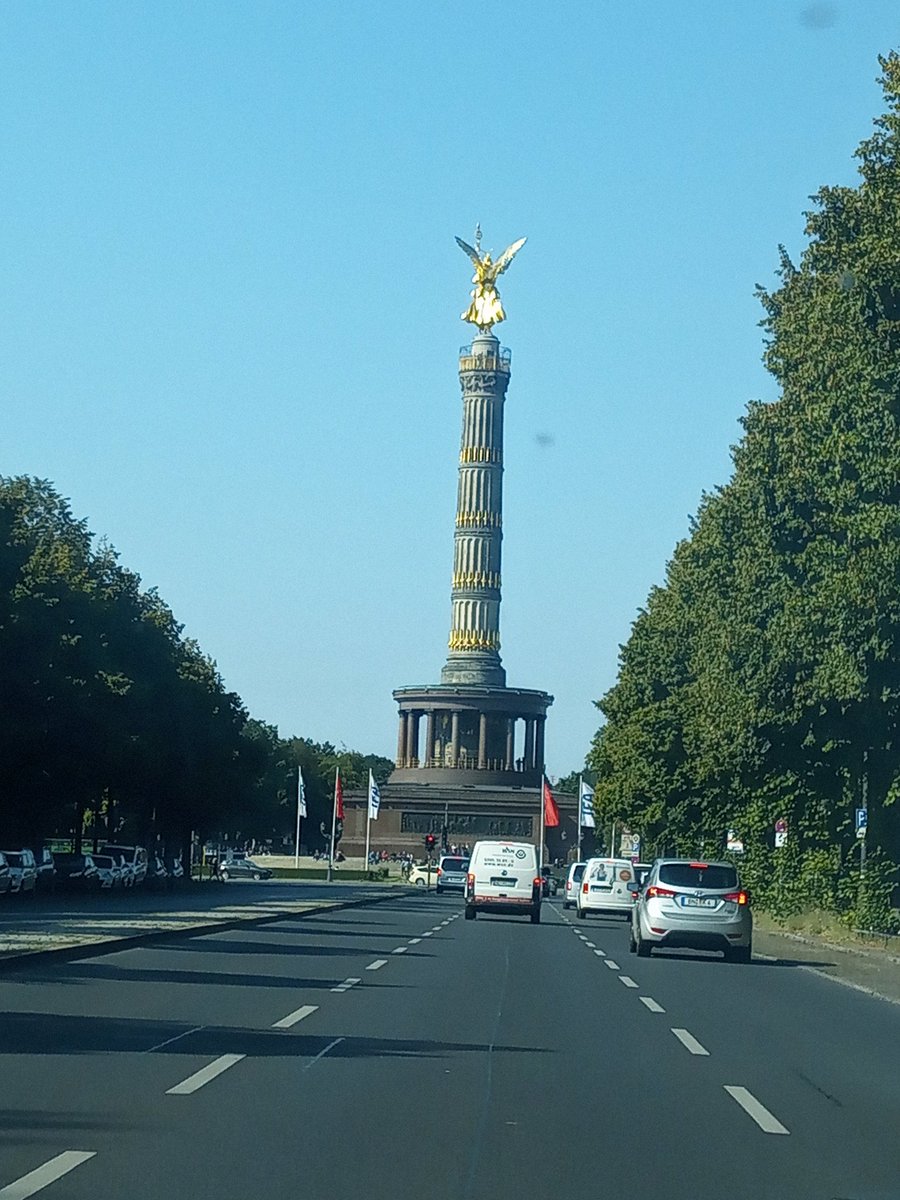 TXLテーゲル空港でチェックイン待ち。ドイツにもUBERあってよかったら