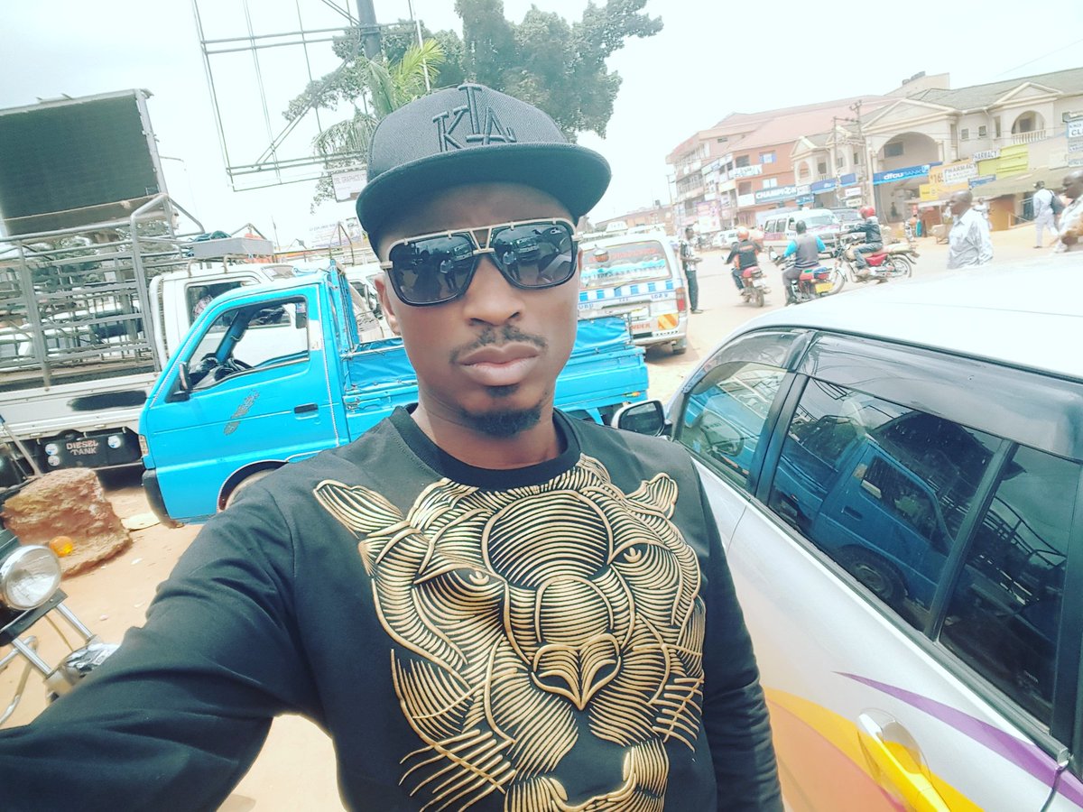 mrmoshlive's tweet photo. Area code: KIREKA LIVE
#CHEZAdotCOM / @sparktvuganda
#YoRequests #YoHood #YoVibe
Styled by: @VaziGuru https://t.co/SWeglBZhKr