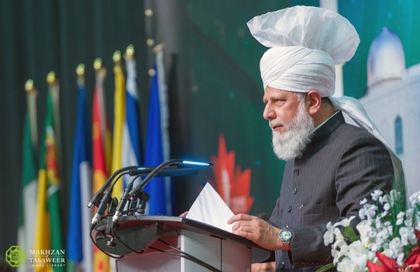 AhmadiyatinMali's tweet photo. Our faith demands us to try and urge people, in all parts of the world, whether rich or poor, whether powerful or oppressed, whether religious or irreligious, towards peace and justice.
-His Holiness Hazrat Mirza Masroor Ahmad (aba) https://t.co/qC5Zq1mRjB