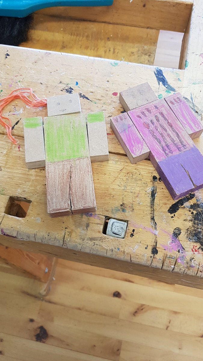 Minecraft karlar og konur að verða til #GRVeyjar #smidastofan #menntaspjall #MinecraftEdu #woodworkingforkids