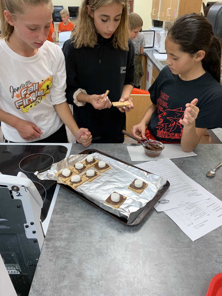MsMCleary's tweet photo. Indoor S’mores #7thgrade #FACS #teamwork @HBMBears https://t.co/xcZiPnPUjg