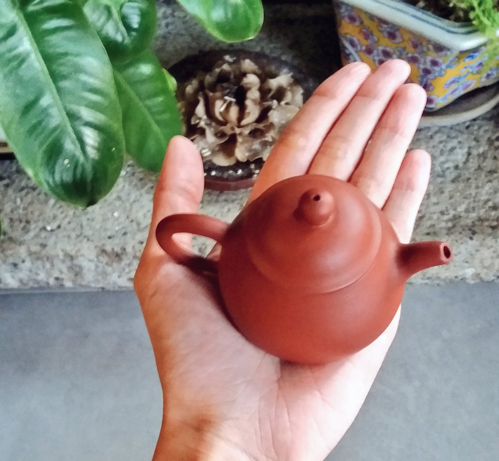 Good genuine teapot is expensive. This clay teapot is around RM200, the most economical considering the quality #TeaTimeWithKC