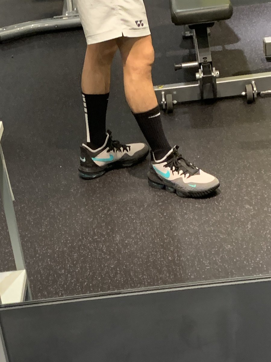 たけし 筋トレマーケター A Twitter レブロンのプレイ動画見てた影響で久々にレブロン16履いたけどやっぱ履き心地がめちゃいい 早く涼しくなってくれ ソックスはジョーダンっていう