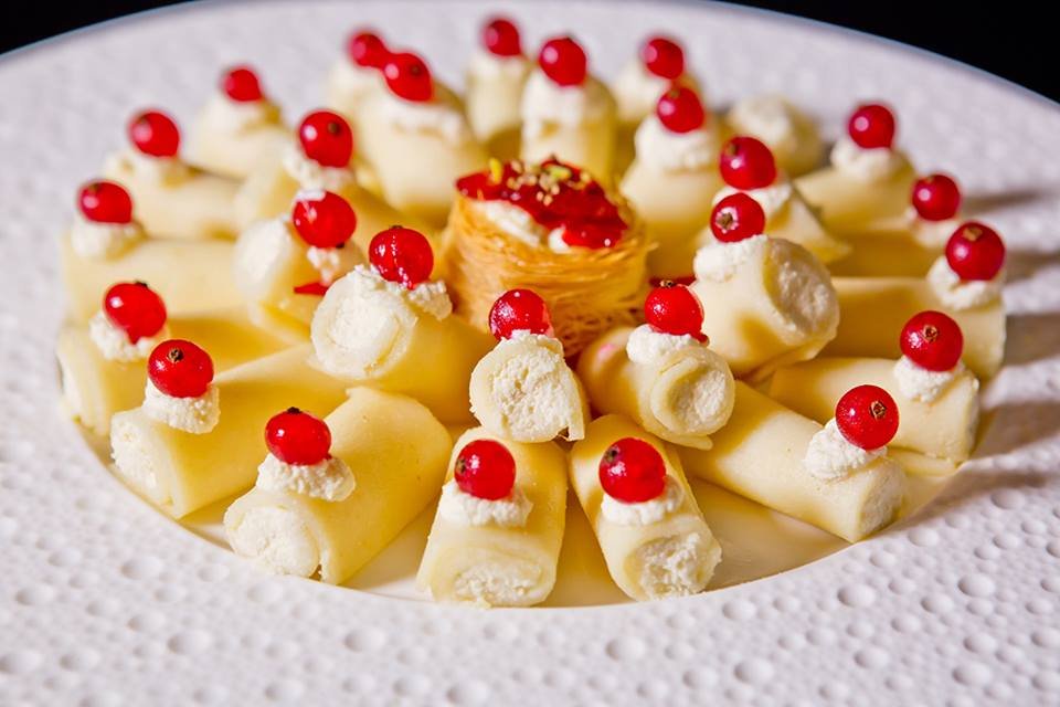 delectouae's tweet photo. These sweet cheese rolls are filled with an ashta and sweet cream blend and are out of this world 

#halawataljibn #delecto #sweets #dessert #order https://t.co/abQR6q4A2j