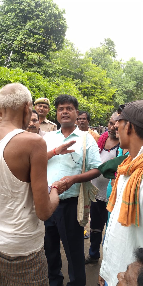 ShivbaliMishra's tweet photo. @PMOIndia हमारे देश के सबसे मजबूत और सक्रिय, देश के इतिहास मे आपकी भूमिका स्वर्णाक्षरो मे लिखी जायेगी आपका यह one use प्लास्टिक मुक्त भारत का सपना जरुर पूरा होगा बांदा मे जिलाधिकारी महोदय @heeralalias जी के प्रयासो से हमारा बांदा 2 अक्टूबर से पहले ही प्लास्टिक मुक्त बनेगा। https://t.co/YpaEYvQBH8