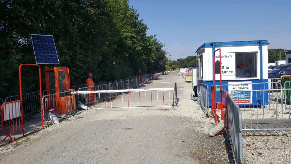 #SOSEC #vehicle #incursion gate prevents unauthorised access to your site! With an additional pedestrian access gate, #SOSEC can prevent unauthorised access for both vehicles and pedestrians in one system.  

For more information call our head office today on 01622 734215