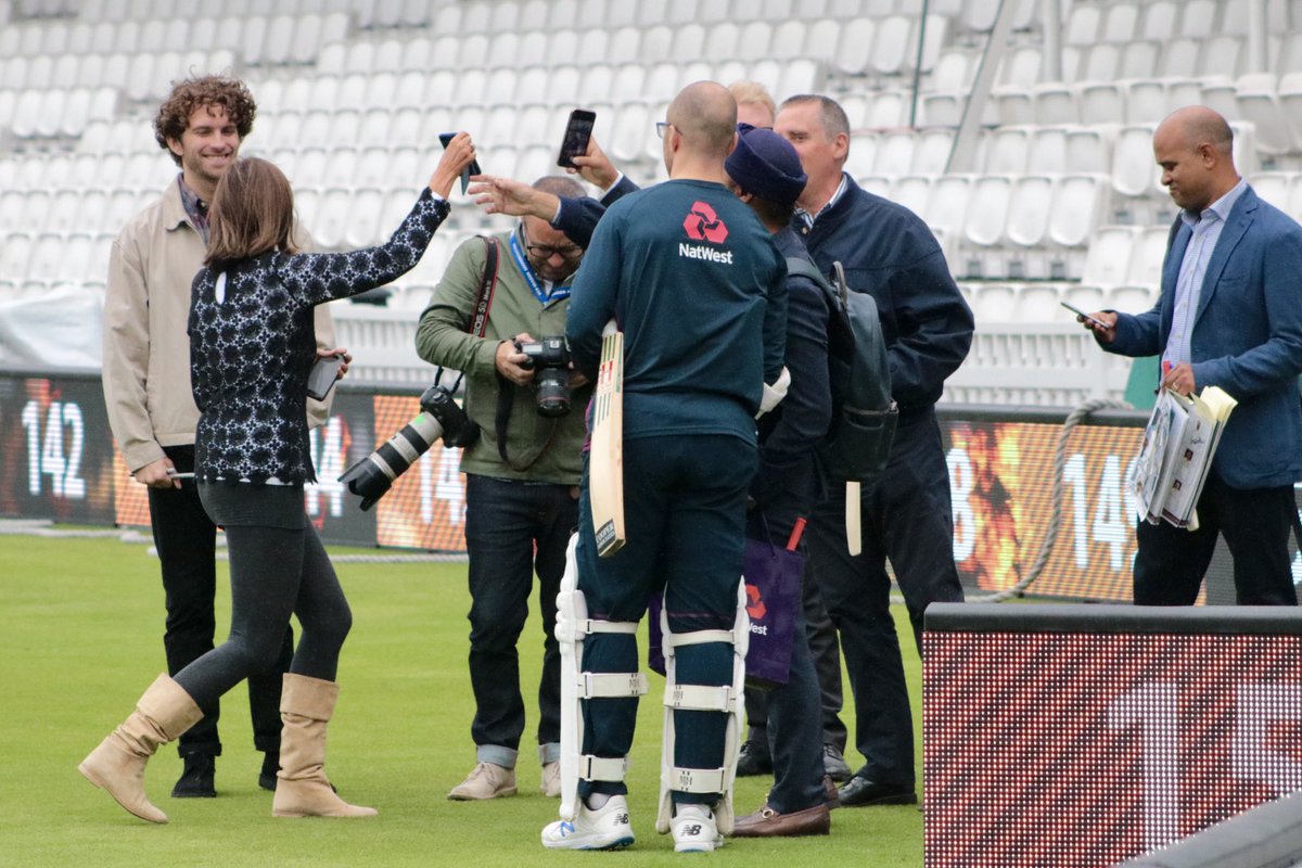 collinsadam's tweet photo. Punters queuing up for selfies with Chris Rogers. https://t.co/r6f2w7hcLz