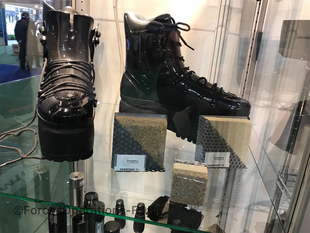 Et la palme du swag revient à ces chaussures anti-blast créées pour les unités EOD par Energetics Technology Ltd, nouvelle filiale 🇬🇧 d’<a href="/elacroixgroup/">@Etienne-Lacroix_Group</a>. #DSEI #DSEI2019

➡️1500 paires vendues au 🇵🇰, prospect sérieux en 🇩🇿