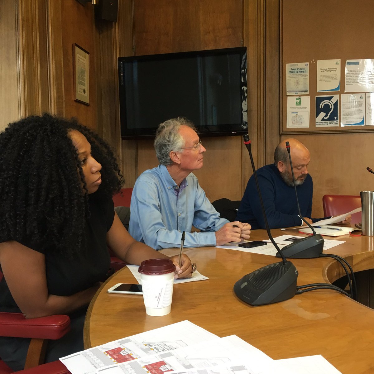 KelleyGreen2013's tweet photo. Residents from #GreatNorthernRoad giving their evidence about noise peaks #SpeedBumps #SpeedTables #RumbleStrips https://t.co/EAVcRhTqfc