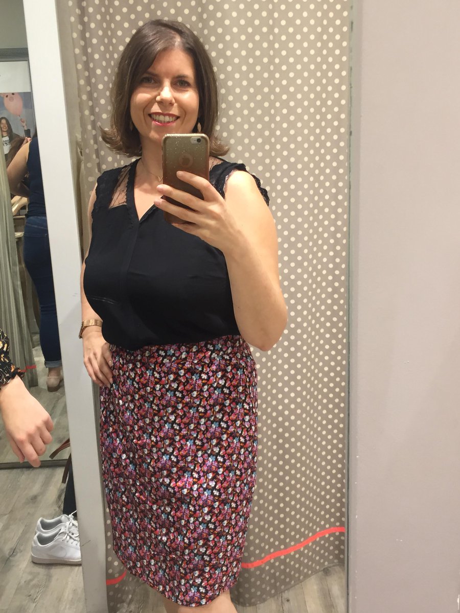 stefffanie_b's tweet photo. Les nouvelles collectionistas sont là 😍😍 j’ai eu un coup de cœur pour cette jupe en tissus Liberty 😍 #ambassadrice #monaventurenafnaf #collectionistas #london #tendance #fleurs #nafn... #monaventurenafnaf https://t.co/HXuqH4P8kB https://t.co/N5uXng63Mk