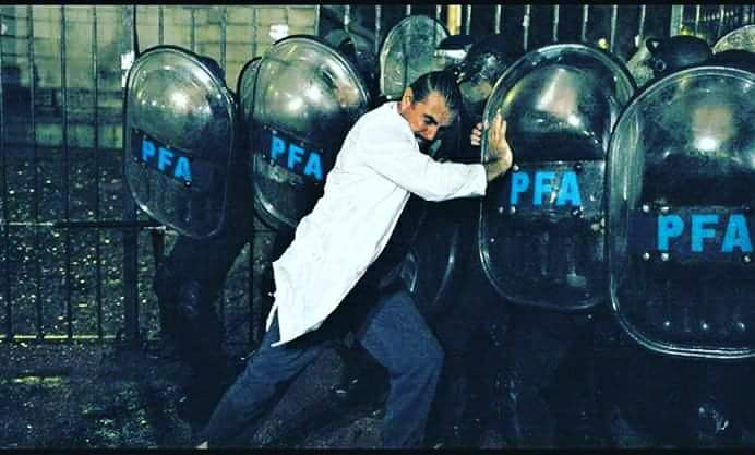 Feliz dia para los maestros y maestras que luchan y nuncan bajan los brazos. 

#FelizDiaDelMaestro
#EducacionSinHambre