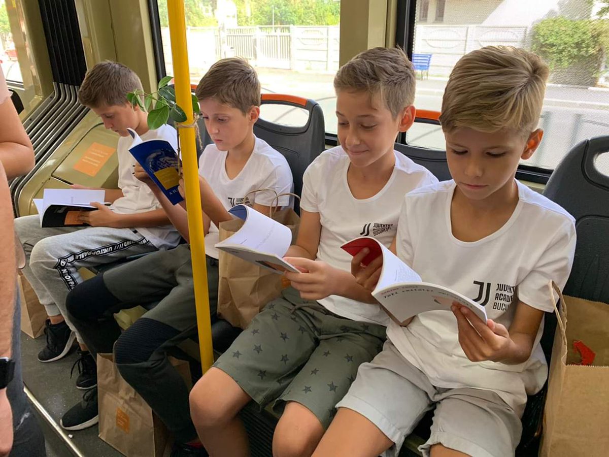 Sneak peak from the tram. 👀

#TramvaiulPoeziei
#Bucuresti #Bucharest
artanumusca.ro