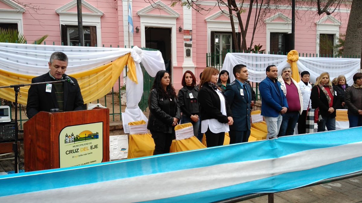 CruzDelEjeMuni's tweet photo. ACTO DÍA DEL MAESTRO

Hoy tuvo lugar el acto Día del Maestro frente a la Esc. Domingo Faustino Sarmiento.

El acto homenaje a Domingo Faustino Sarmiento en el marco de los festejos de los 140 años de la escuela que lleva su nombre.
#SigamosAvanzando https://t.co/lrkNbPv8Zo