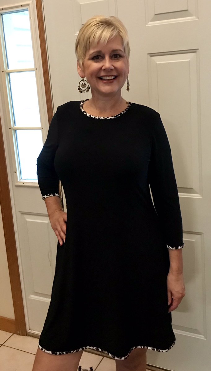 lindstrom6's tweet photo. From Day One, I decided that I would fight this fight MY way!!  This bitch called cancer, may take my hair, but it will NOT take my fighting spirit!!  #lindstromstrong💪🏻 #FUCancer https://t.co/iK3BoddHDi