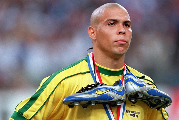 Benzxminho_'s tweet photo. Mettons fin au debat. The best Ronaldo ?

RT 🔁 Cr7

Fav ❤ R9 https://t.co/PBheIs1GoA