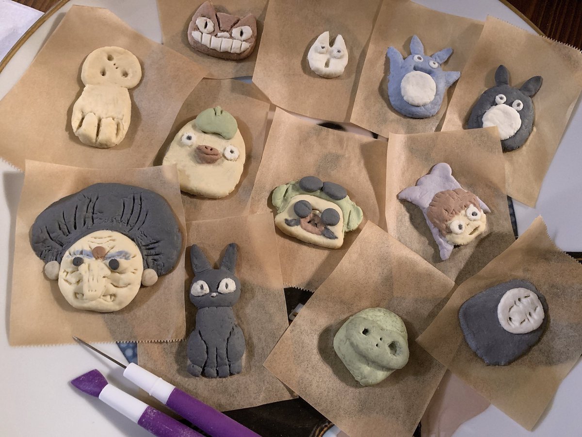 あつよ もうすぐ中秋の名月でござんすね 子供達が宿題やっとる間に ジブリのキャラで デコ白玉を作りました いくつか明日のおやつにしてあとは 冷凍します ꙭ ꙭ ꙭ ꙭ スタジオジブリ デコ白玉 宮崎駿