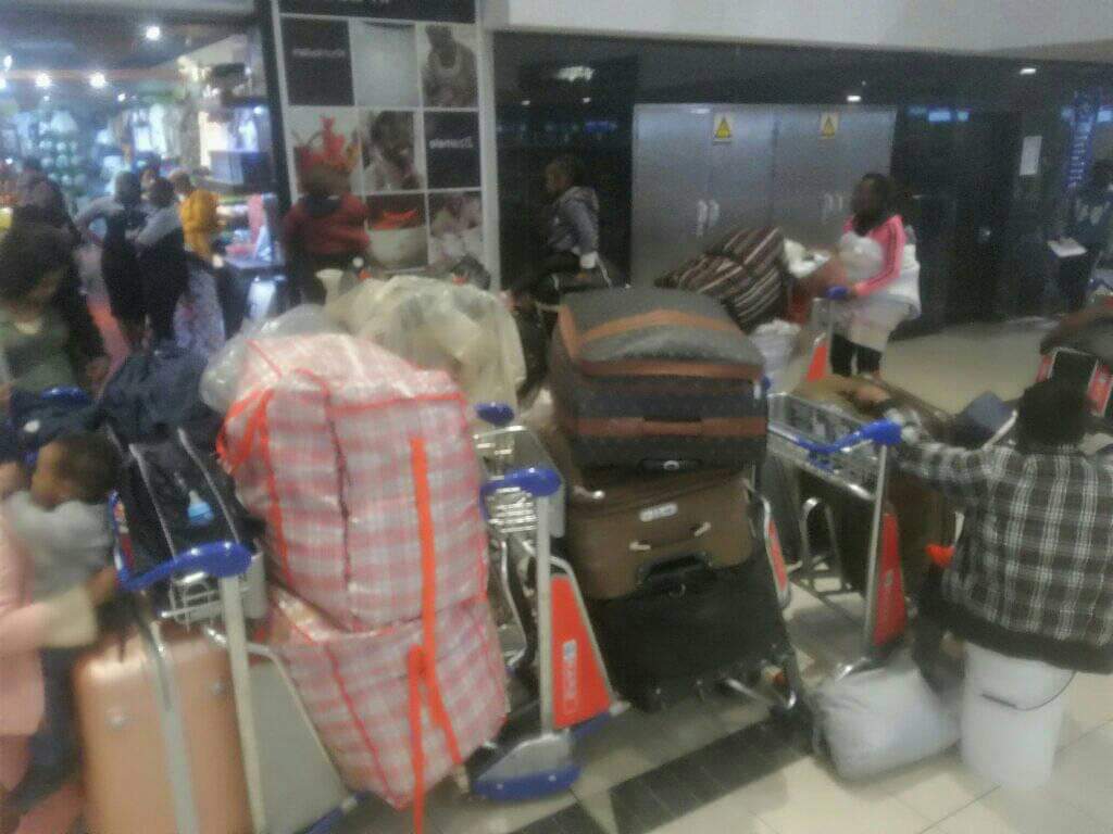 EricanSA's tweet image. Hundreds of Nigerian nationals left the Nigerian embassy in Rivonia hoping to be deported back home. Upon arrival at the OR Tambo International Airport some of the Nigerians were turned away for not having the necessary documentation.