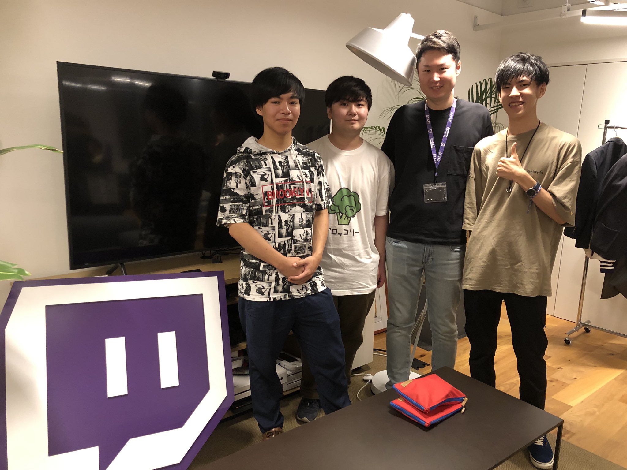 Twitch Japan Apex Legends 日本ランク1位と2位 世界大会 ポーランド に旅立つ前にtwitchオフィスに寄る 伝説のエイム神 Noppo Cs から力を借りて世界に挑む 今週末 応援せよ Twitchjp