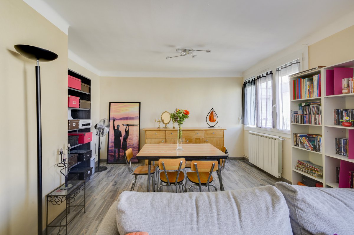 Getkey8's tweet photo. A découvrir, à #Nîmes, bel #appartement de 70 m2 entièrement rénové. Si vous voyez cette #Annonce mais que vous ne cherchez pas d'appartement, retweetez! On ne sait jamais. 😉👍 Plus d'infos par ici 👉https://t.co/lmqTOTkCUs…/appartement-vente-nimes-30-10360652… https://t.co/rV0rVQk1xW