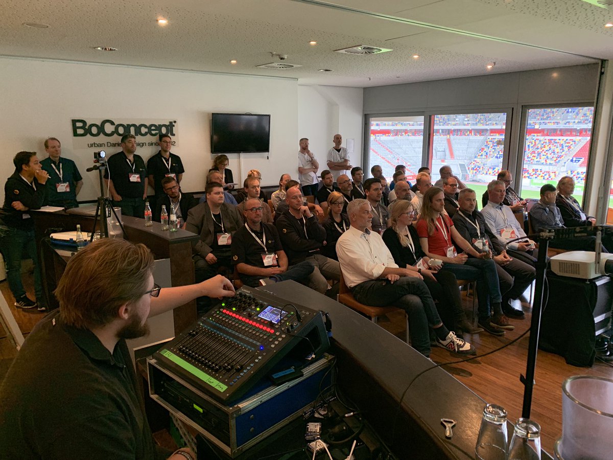 becon's tweet photo. Volles Haus beim Vortrag „OpenCelium - eine Integrationsplattform für i-doit“ von Jakob Semere. #opencelium #awk19 #i_doit https://t.co/347ItVrluC