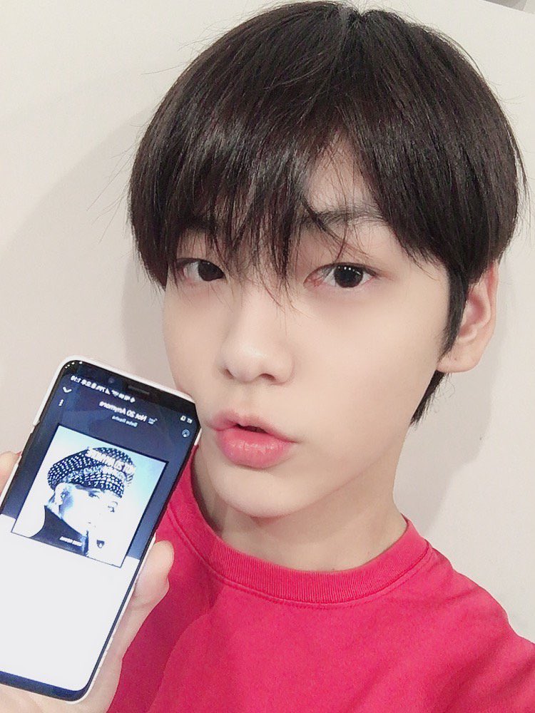 スビン君の黒髪やばい😇