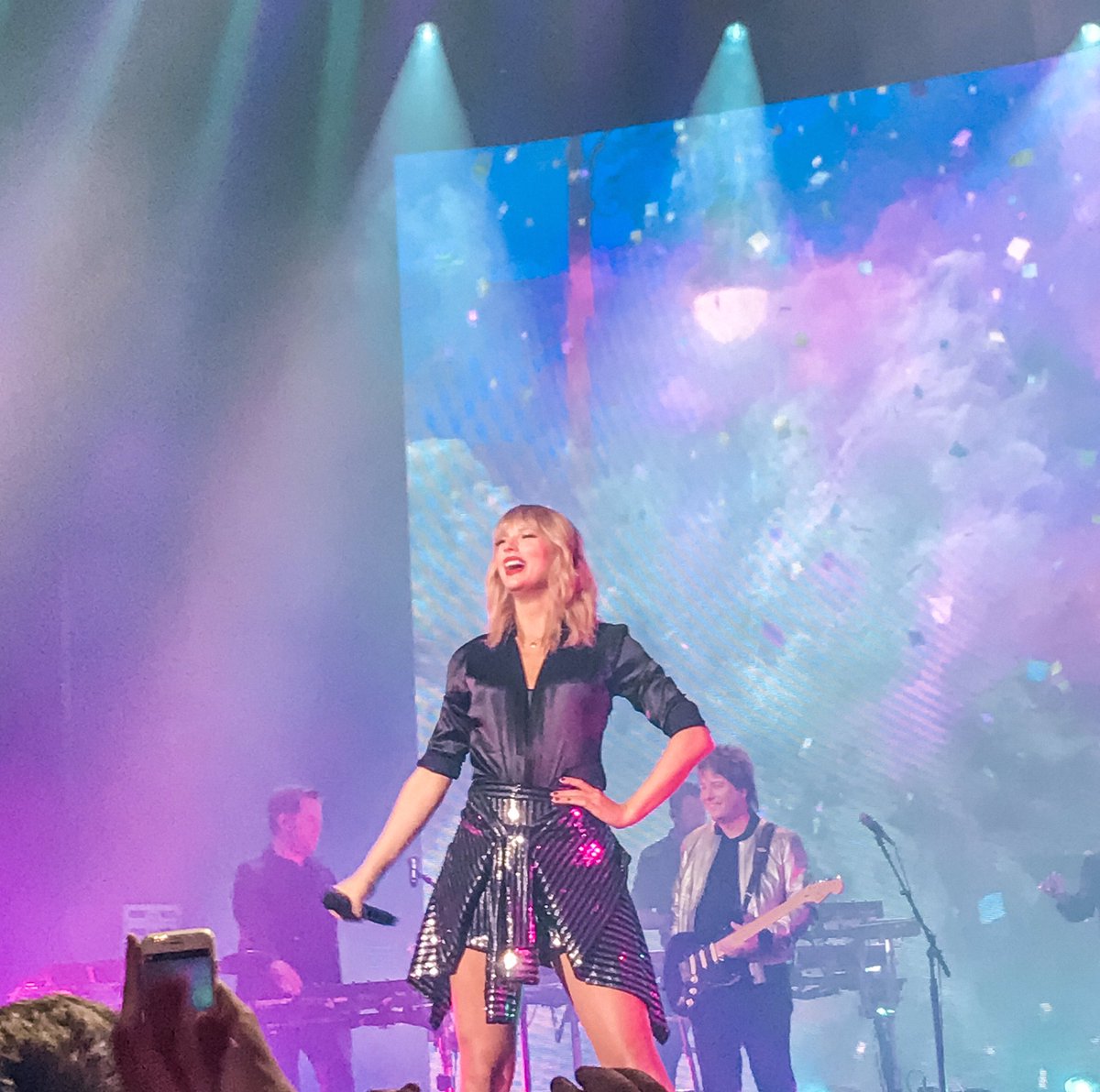 ohlittleswift's tweet photo. 09.09.19 • City of Lover Concert 💘 https://t.co/2D6FOifuCD