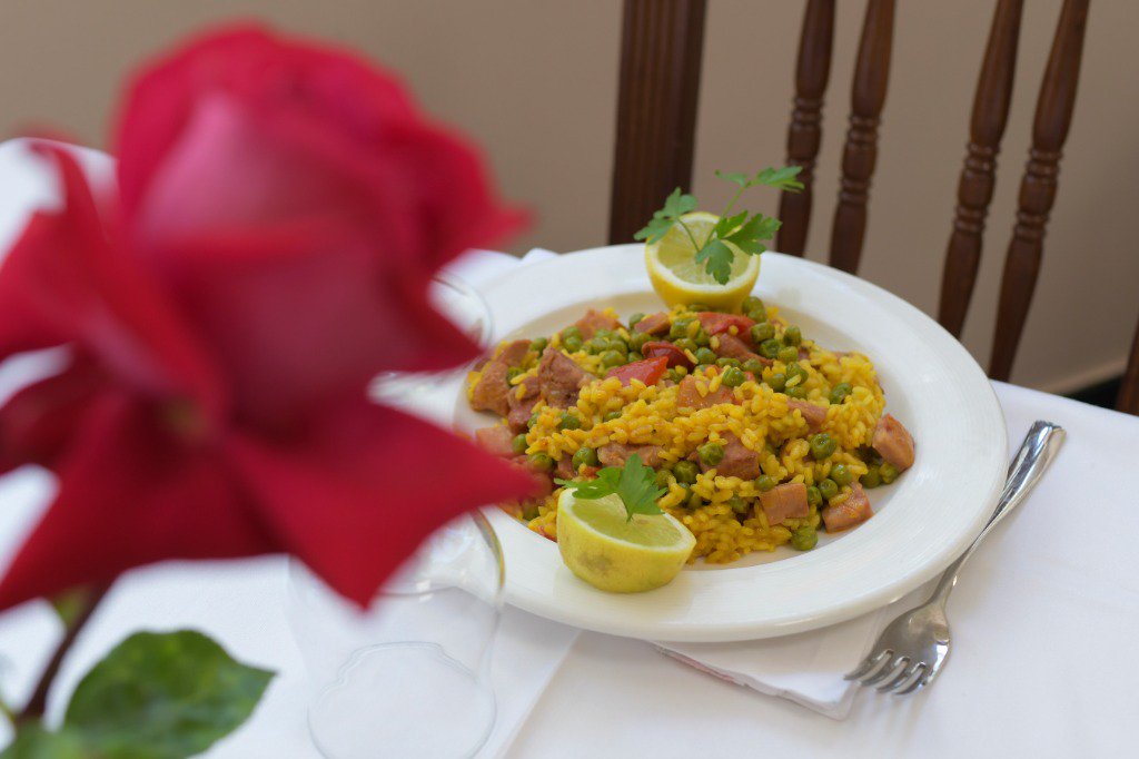 Baltoya's tweet photo. Ya hay hambre, eh.

Un buen plato de paella, o de cualquier otra cosa que puedas imaginar. Eso es lo que podrás encontrar en nuestro restaurante buffet libre.

Y además, puedes venir solo a pasar el día y disfrutar de nuestra gastronomía.

☎ 967470036 https://t.co/D60fqRnXAQ